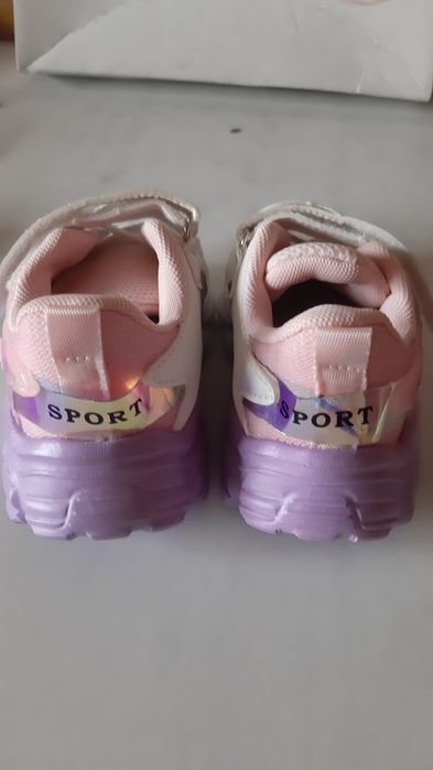 Кросівки на дівчинку