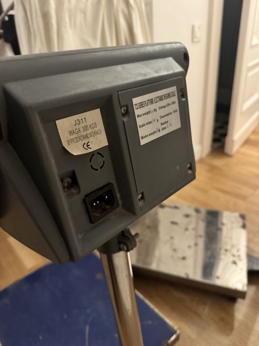 Waga magazynowa elektroniczna 300 kg – sprawna, 2 sztuki