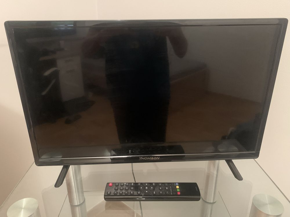 Telewizor Thomson wraz z pilotem