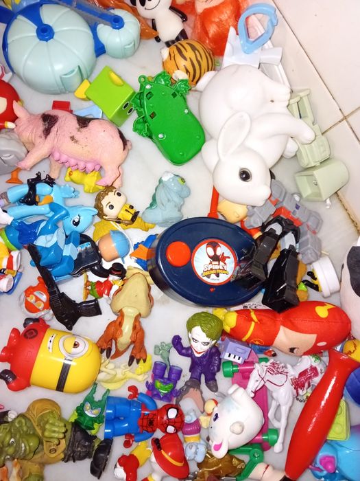 Conjunto de Bonecos e Figuras Diversos
