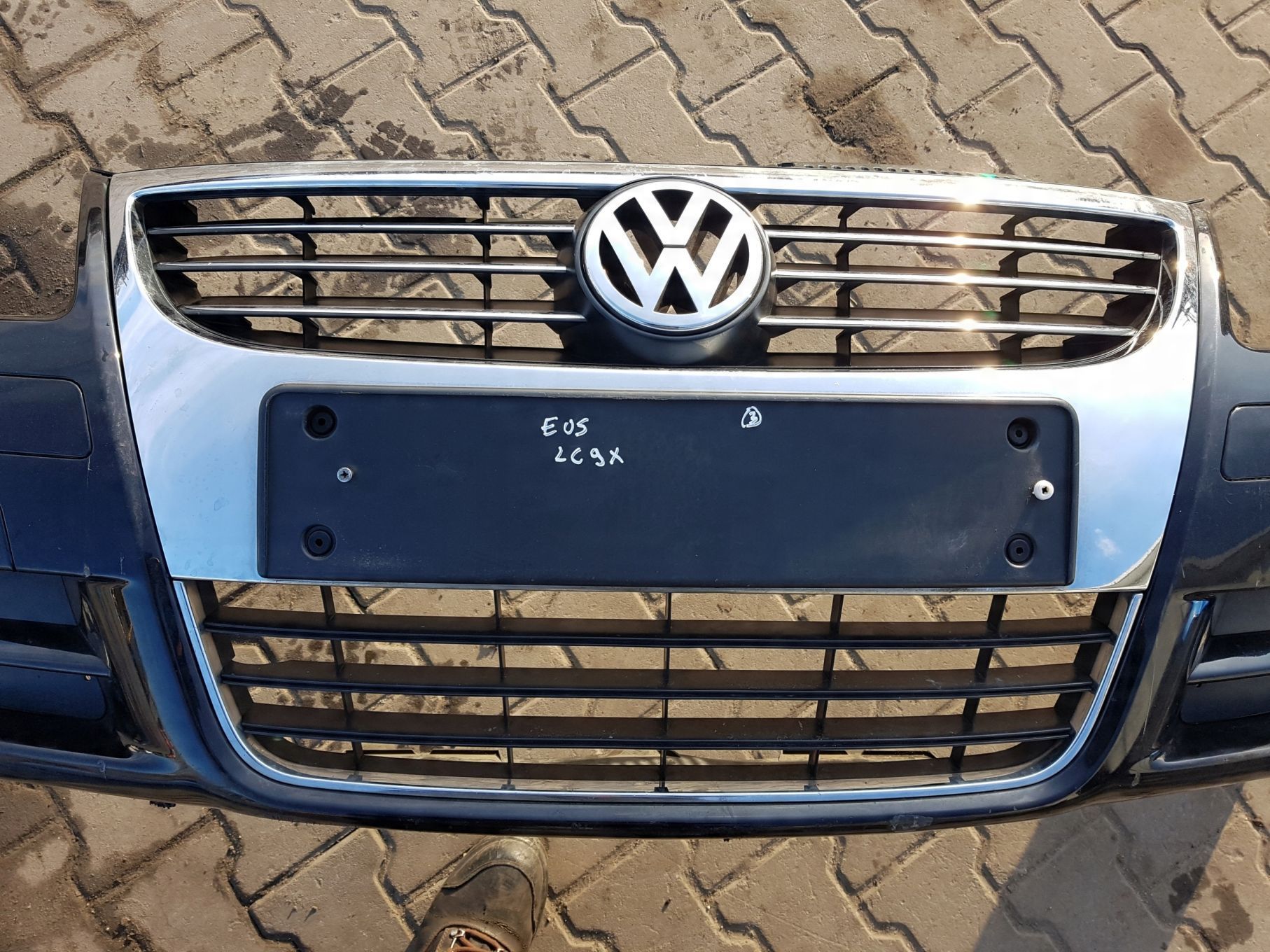 VW EOS 06-10r ZDERZAK PRZÓD SPRYSKI XENON LC9X