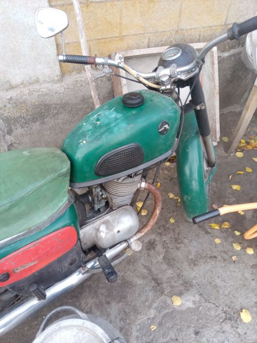 Продам мотоцикл Восход 2м по запчастинах