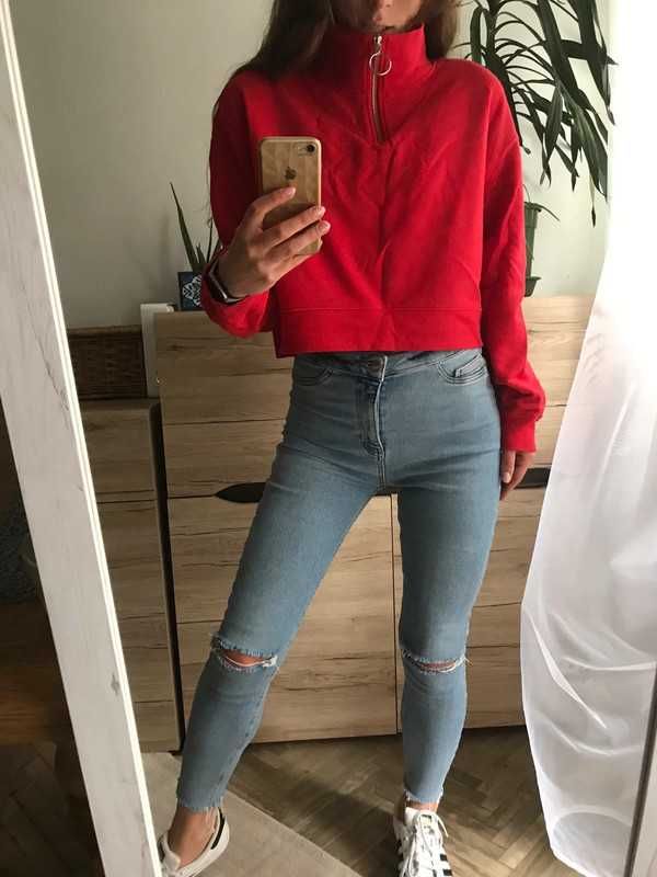 Czerwona bluza na suwak