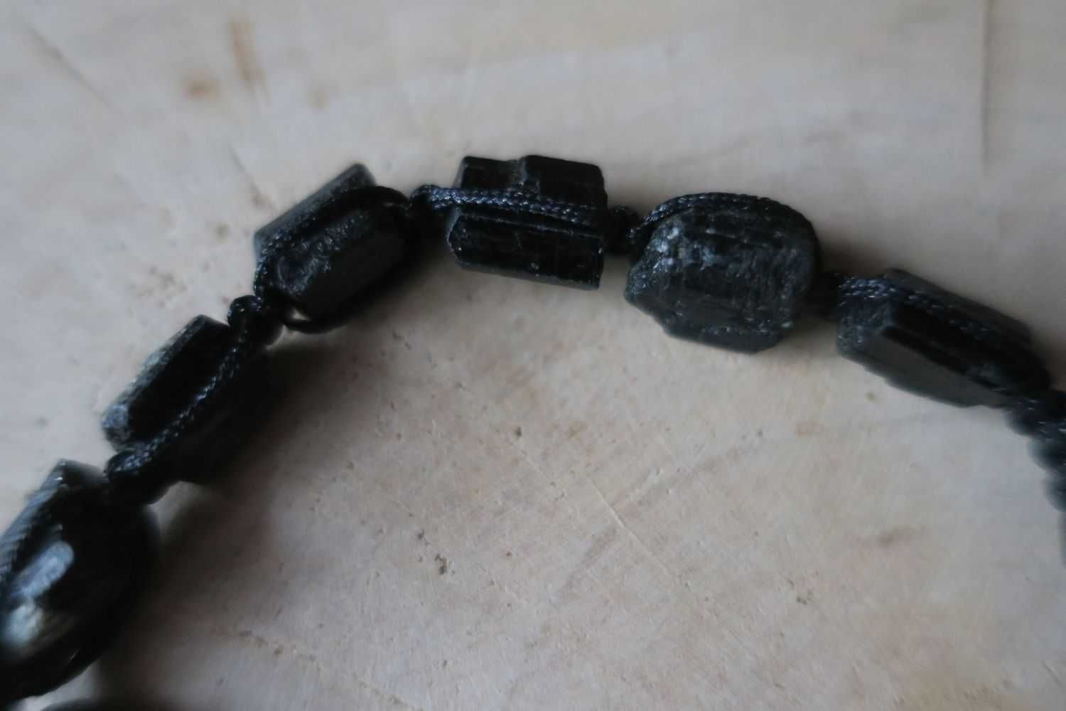 Bransoletka czarny turmalin naturalny kamień surowe bryłki regulowana