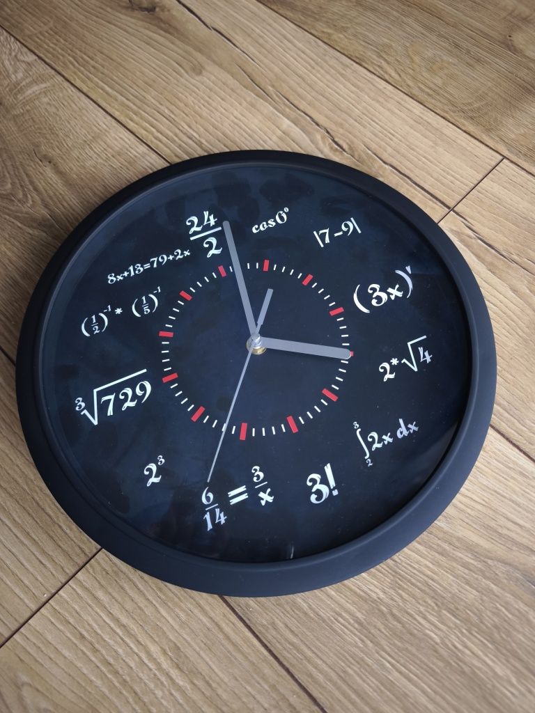 Zegar ścienny dla fanów matematyki i nie tylko - nowy