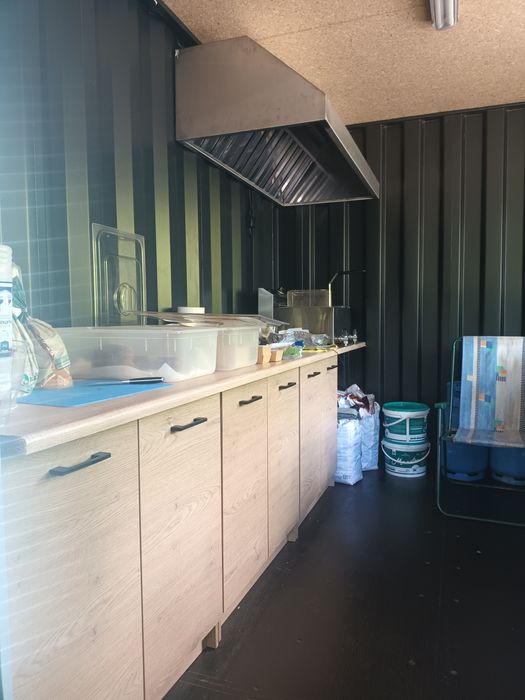 Okap z wentylatorem, kominem