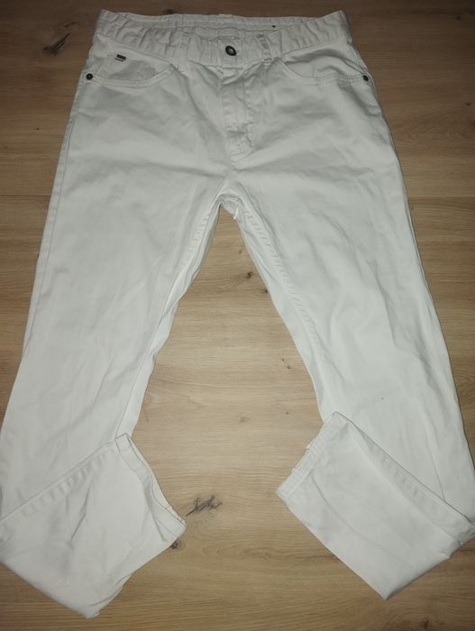 Białe spodnie Zara