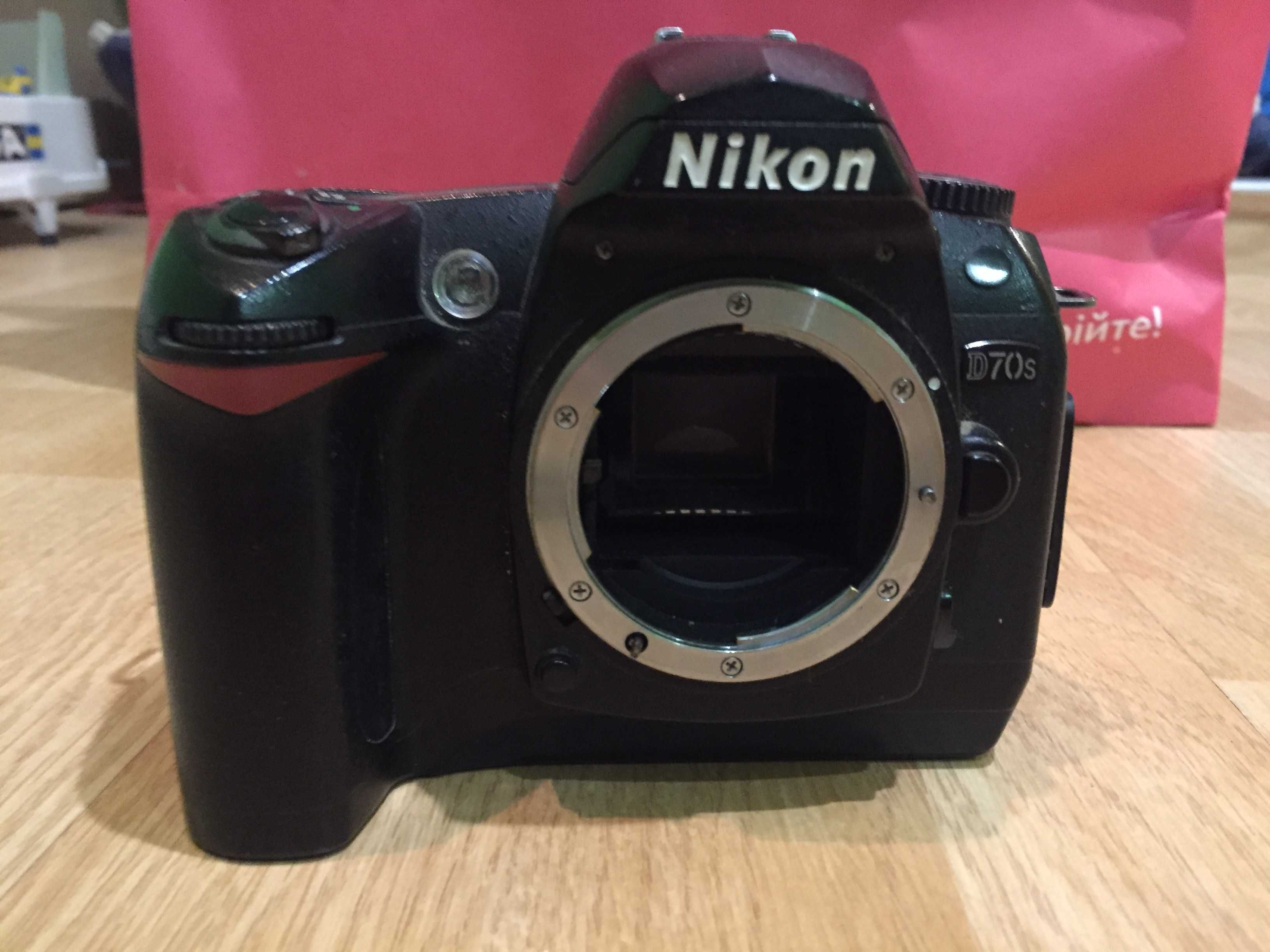 Фотоапарат Nikon D70s, дзеркальний, повністю робочий