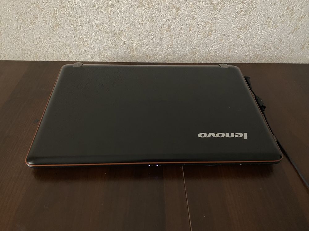 Lenovo Ideapad Y560/i3 M350/4 GB/ 320 HDD/АMD Radeon HD 5000 (1gb)