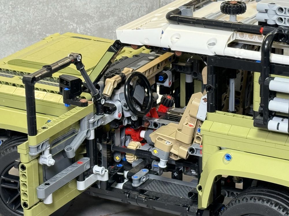 LEGO конструктор TECHNIC 42110 LAND ROVER DEFENDER оригинал!