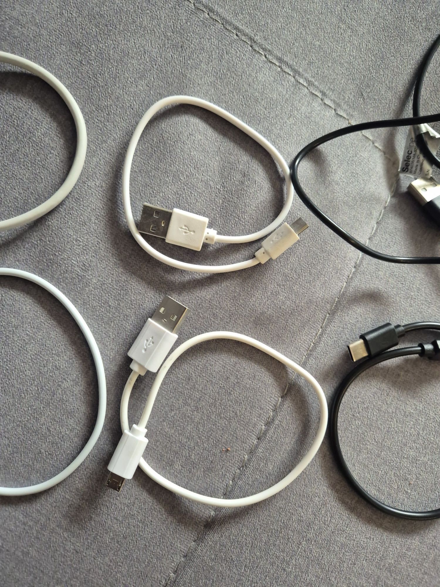 Kable micro USB oraz USB C białe i czarne