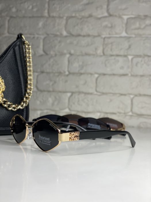 Женские очки MIU MIU Polarized черные/коричневые Ромбы с поляризацией