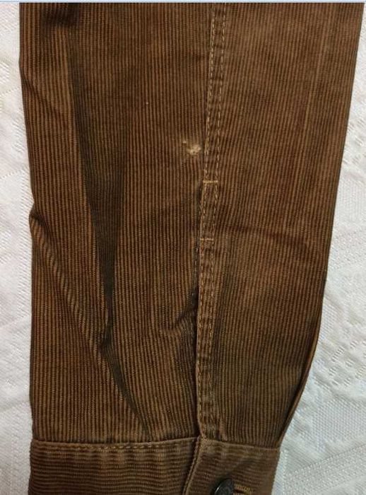 Куртка чоловіча коричневого кольору.