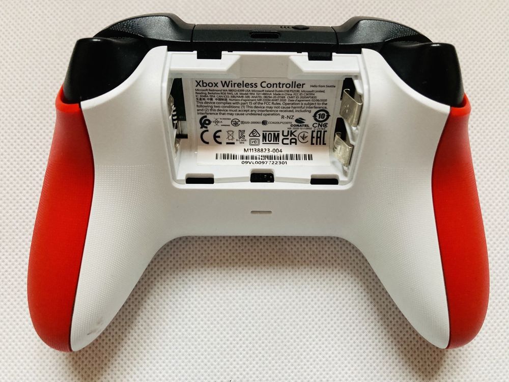 Oryginalny Pad Xbox One / Series Pulse Red