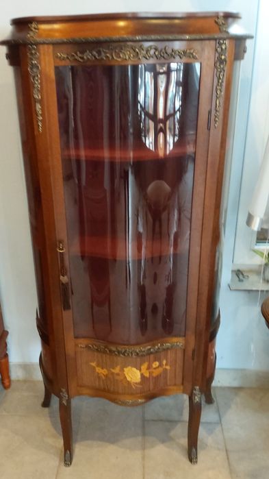 Witryna antyczna / serwantka – intarsje, mosiężne zdobienia

Sprzedam