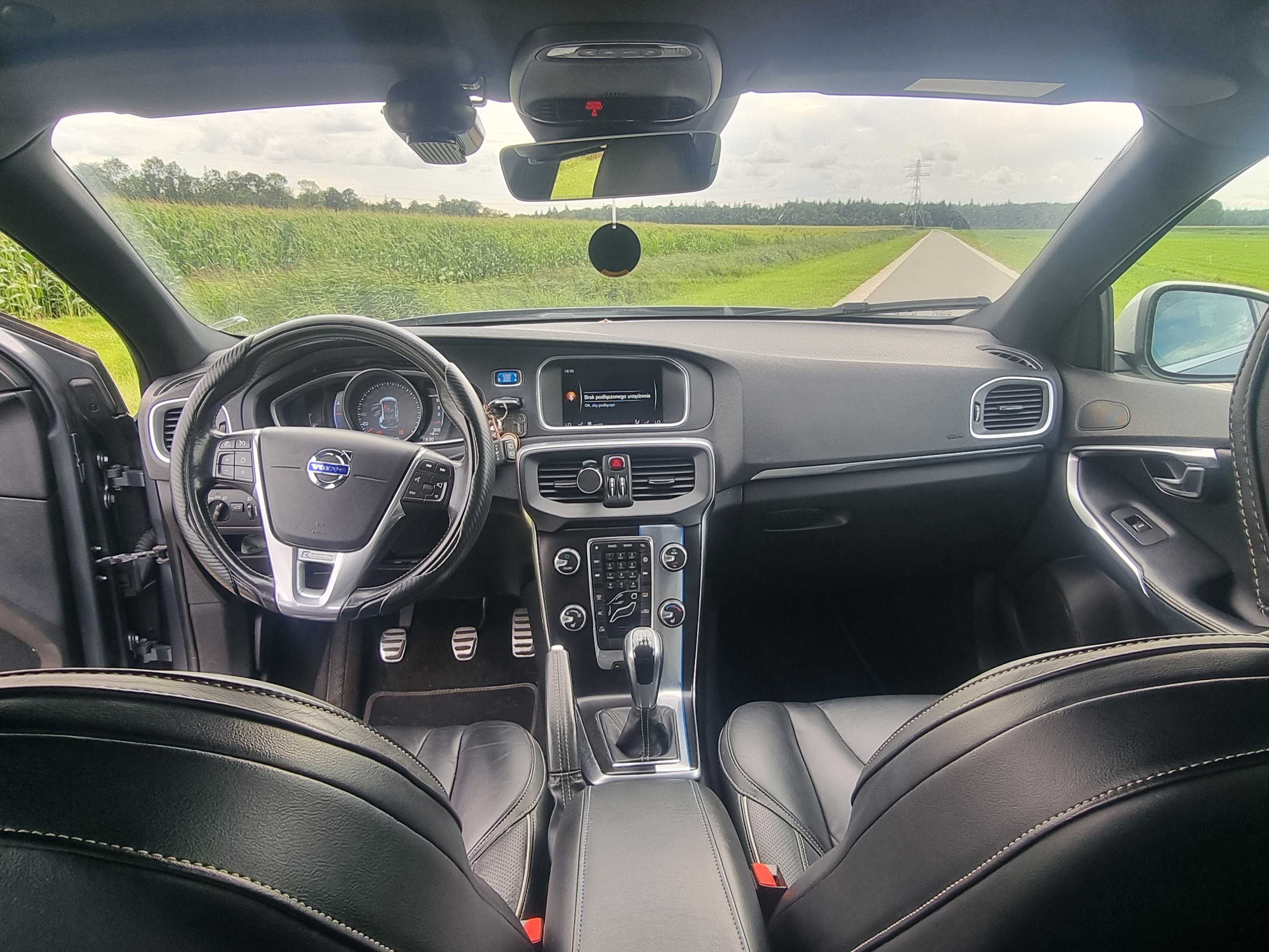 VOLVO V40 D3 2015 R design