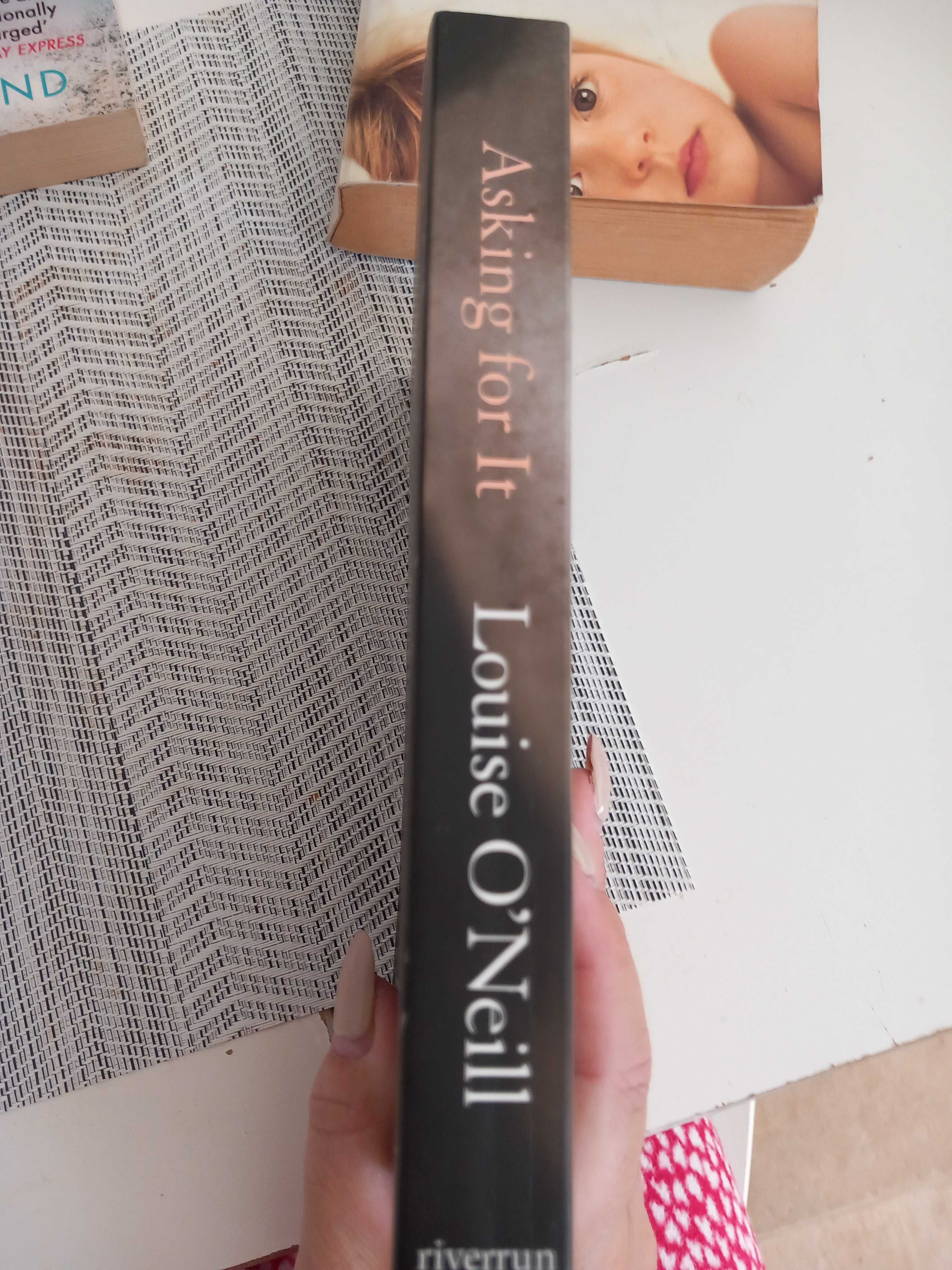 Livro inglês Asking for it