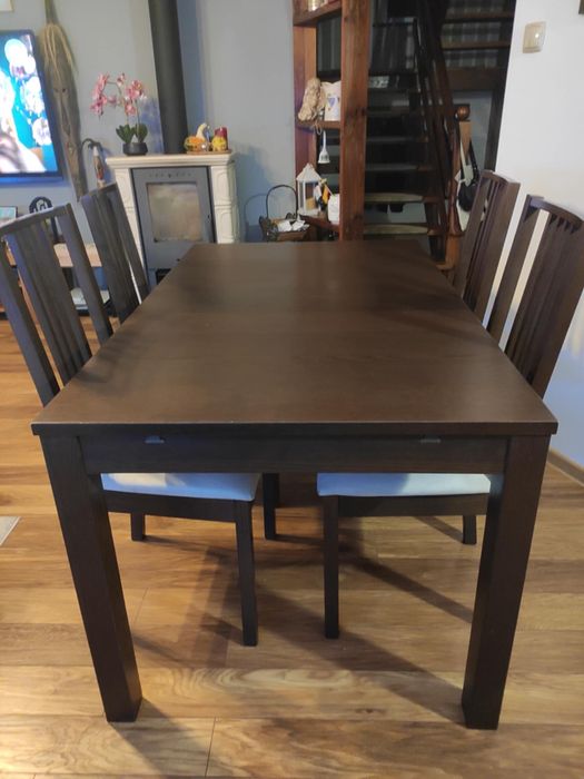 Stół z 4 krzesłami