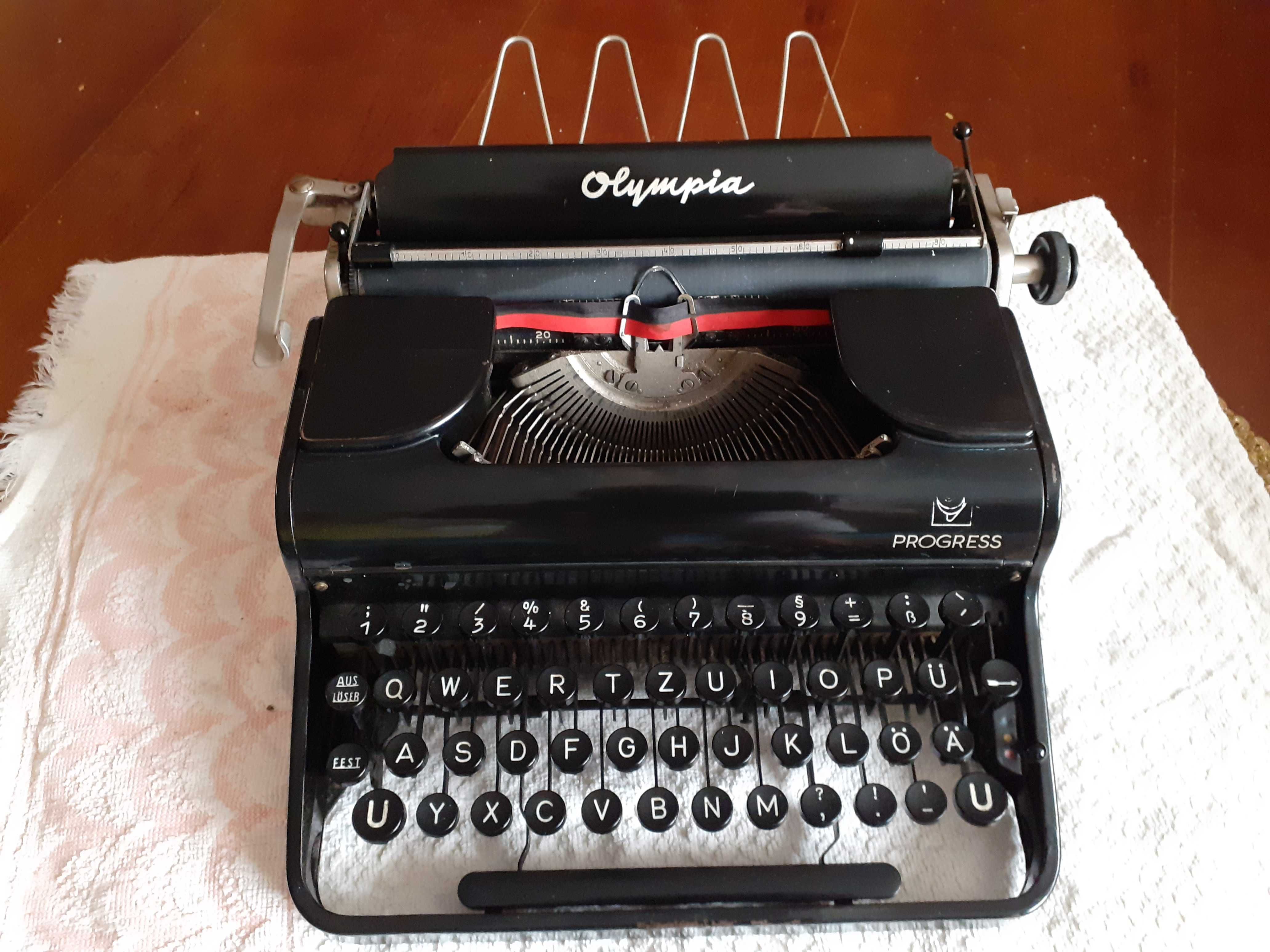 Stara maszyna do pisania Olympia- Progress -.Niemcy