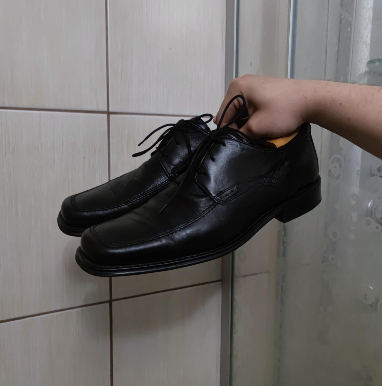 Buty 43 obuwie Bata  eleganckie glany męskie czarne leather skóra skór