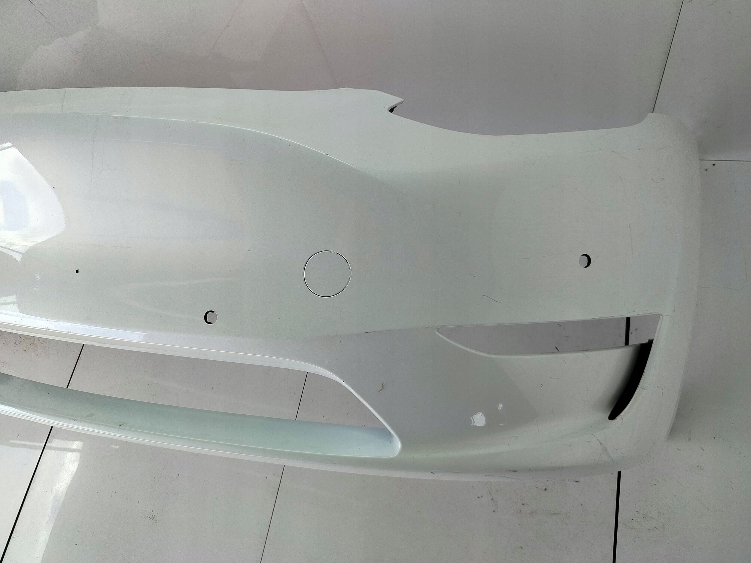 Tesla model Y 2020  z przodu zderzak przedni