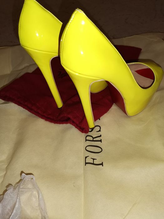 Туфли с открытым носиком Christian Louboutin