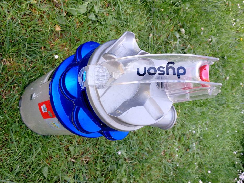Odkurzacz bezworkowy Dyson - pojemnik na kurz