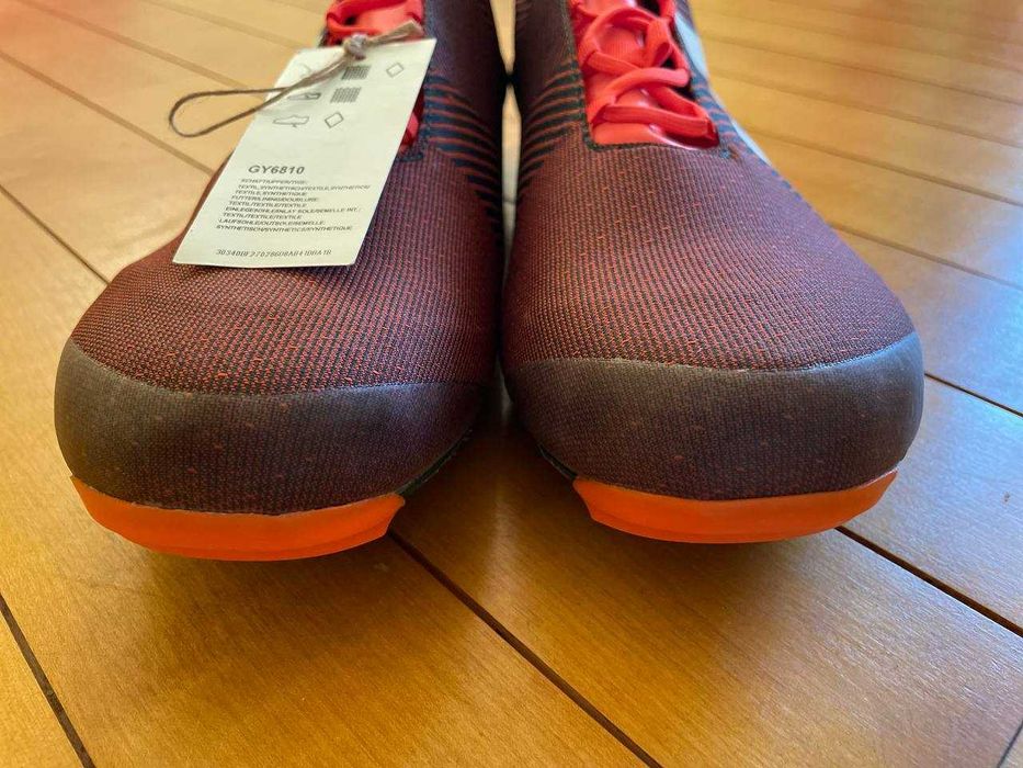 Продам взуття Adidas