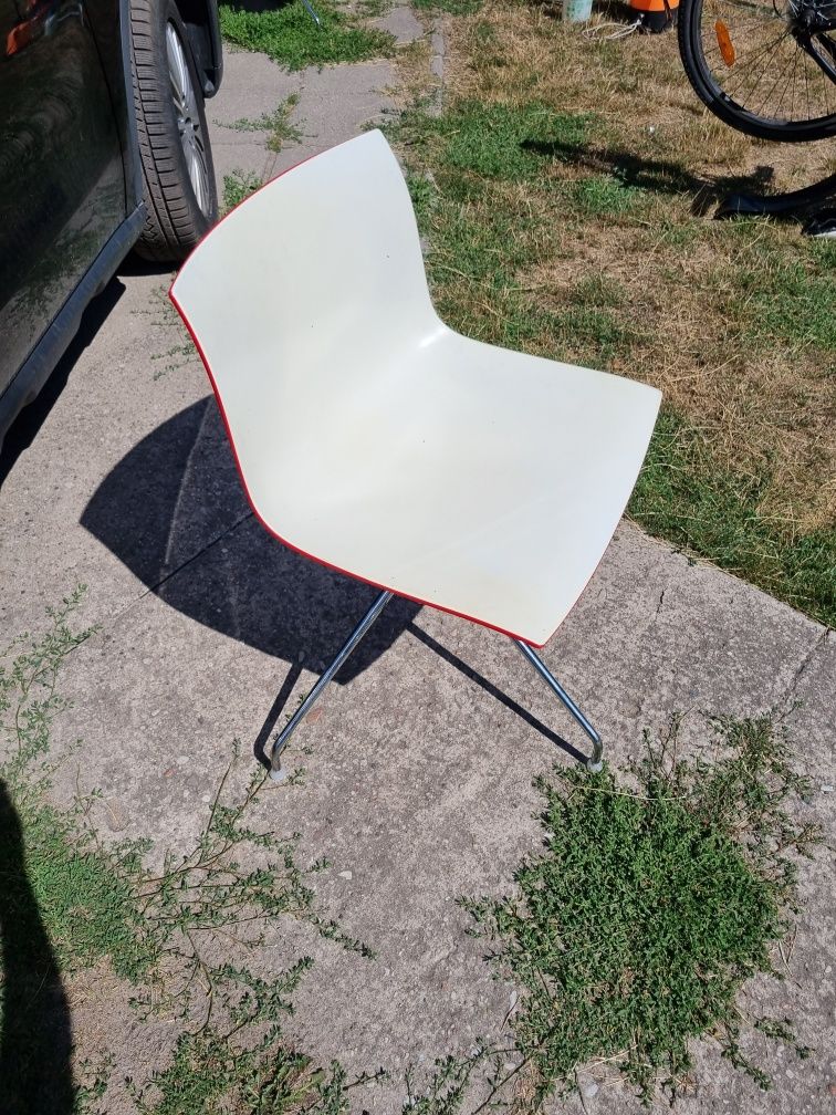 Krzesła włoskie arper
