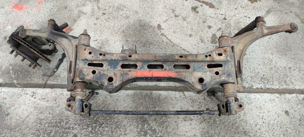 Renault Master I Sanki Belka Przód Przednia Trawers Kołyska