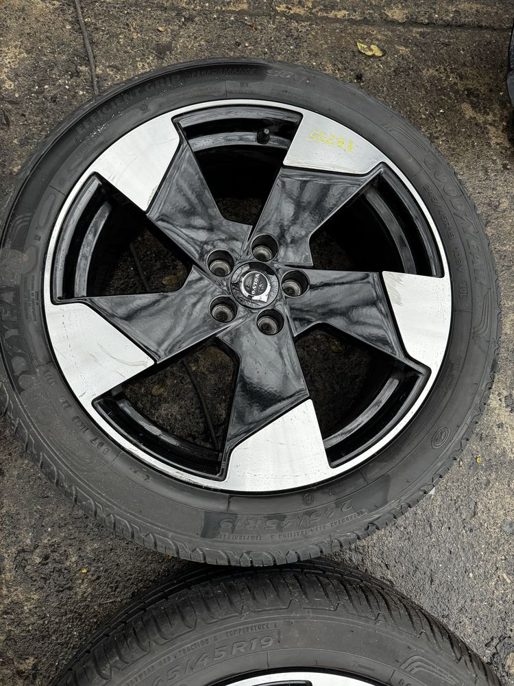 Felgi koła z oponami 245/45/19  5x108 volvo ex30 xc40