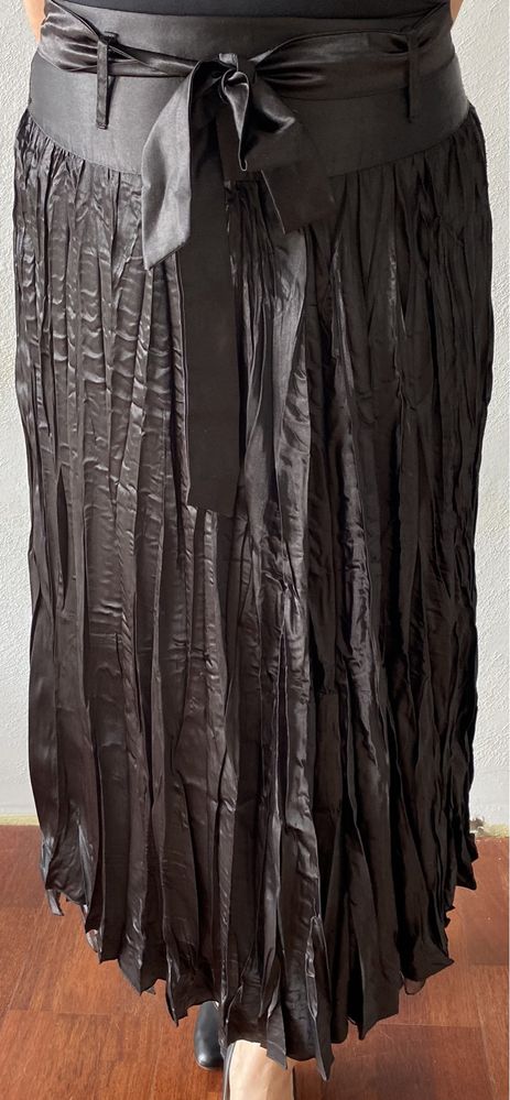 Czarna elegancka długa spódnica