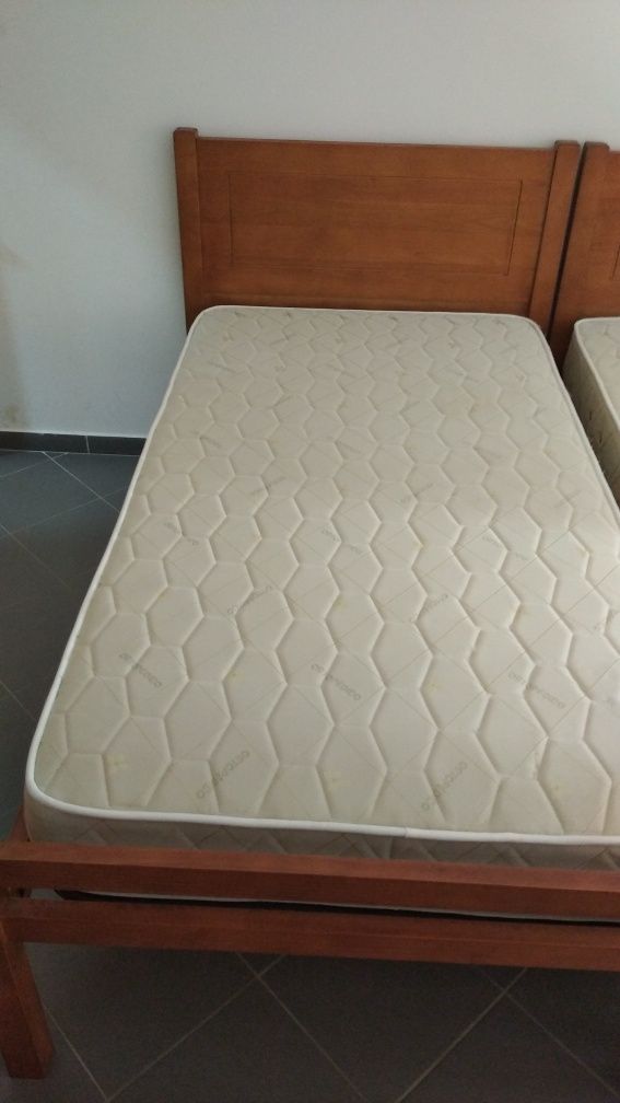 Cama de solteiro com colchão