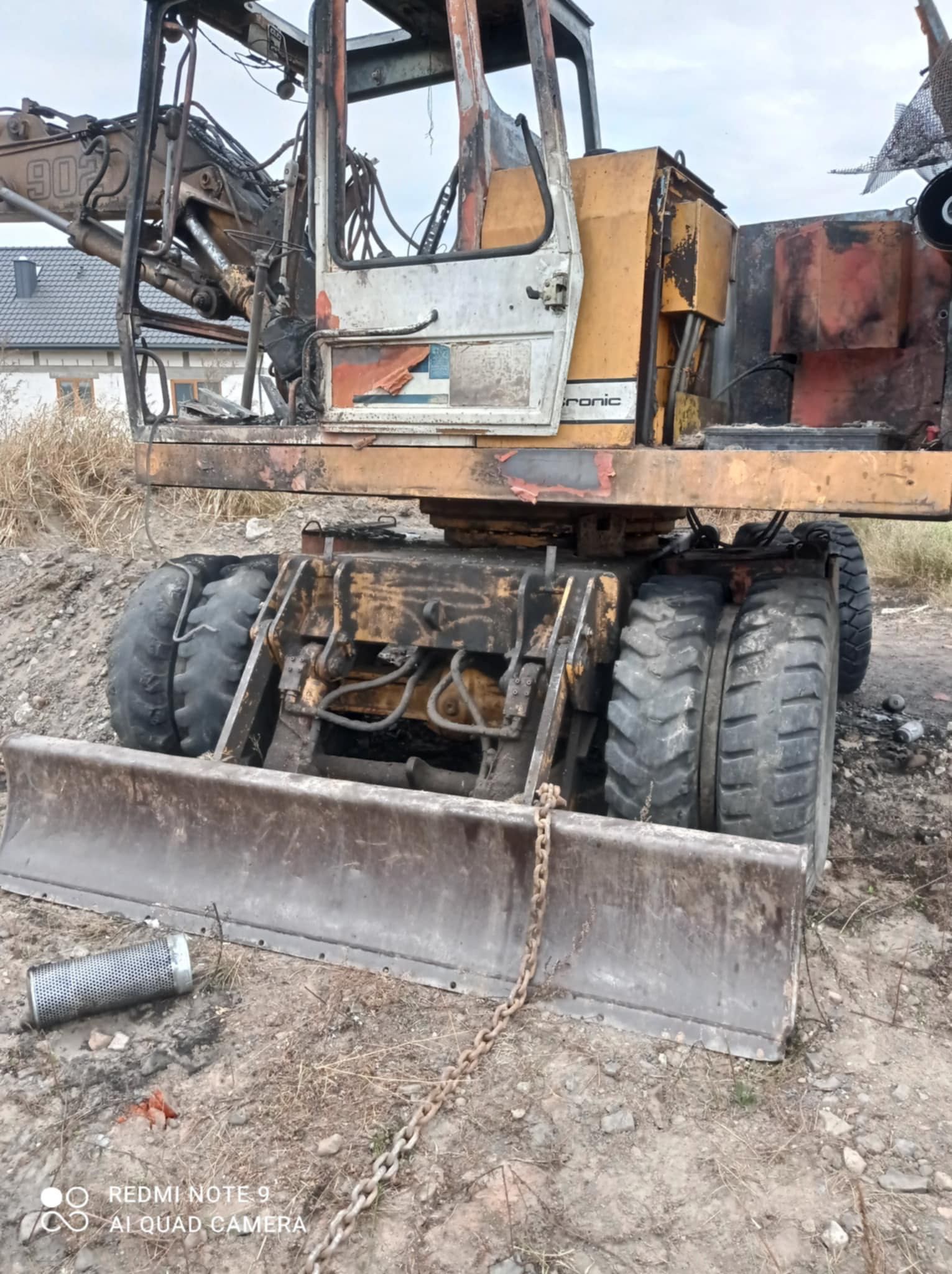 Sprzedam w całości lub na części koparka Liebherr 902