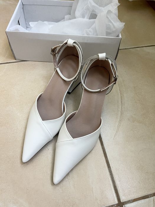 Туфлі жіночі, білого кольору