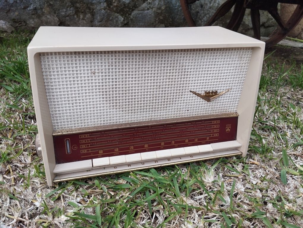 Rádio de válvulas Grundig 1098