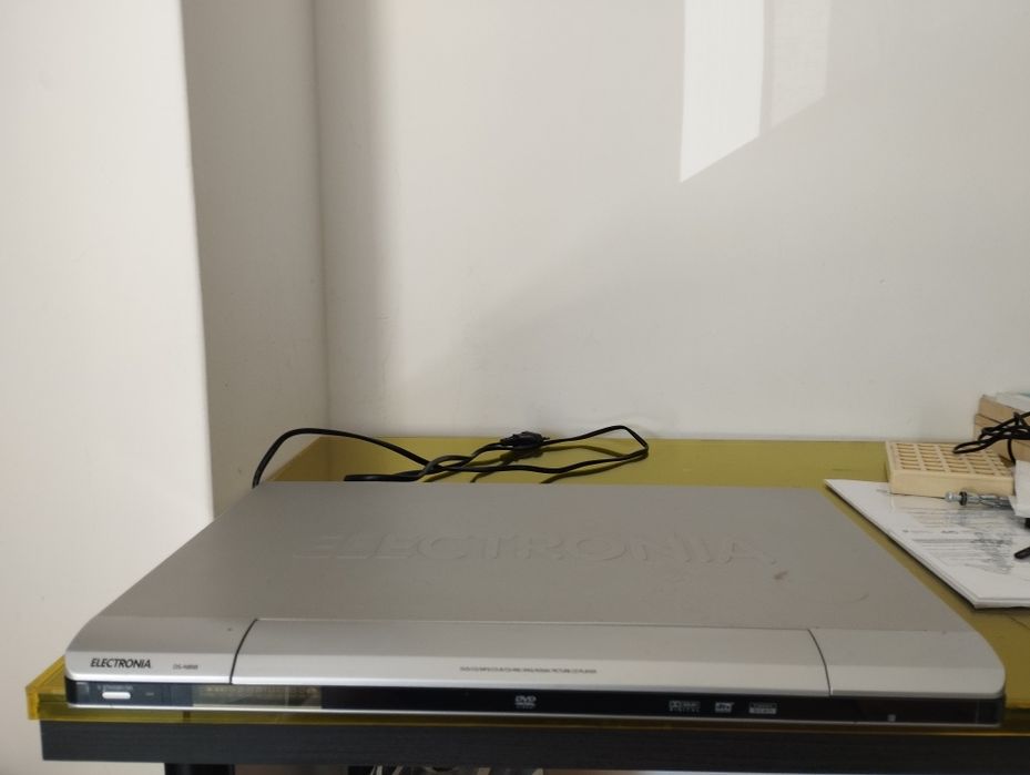 DVD eletrónica como novo