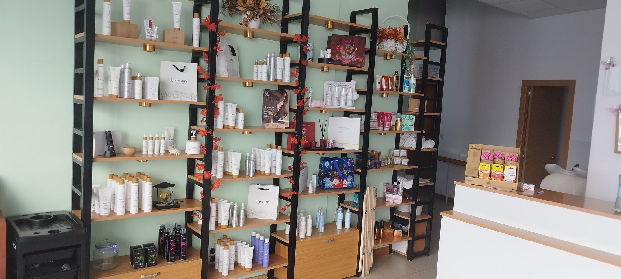 Mobiliario de ESTETICA estantes