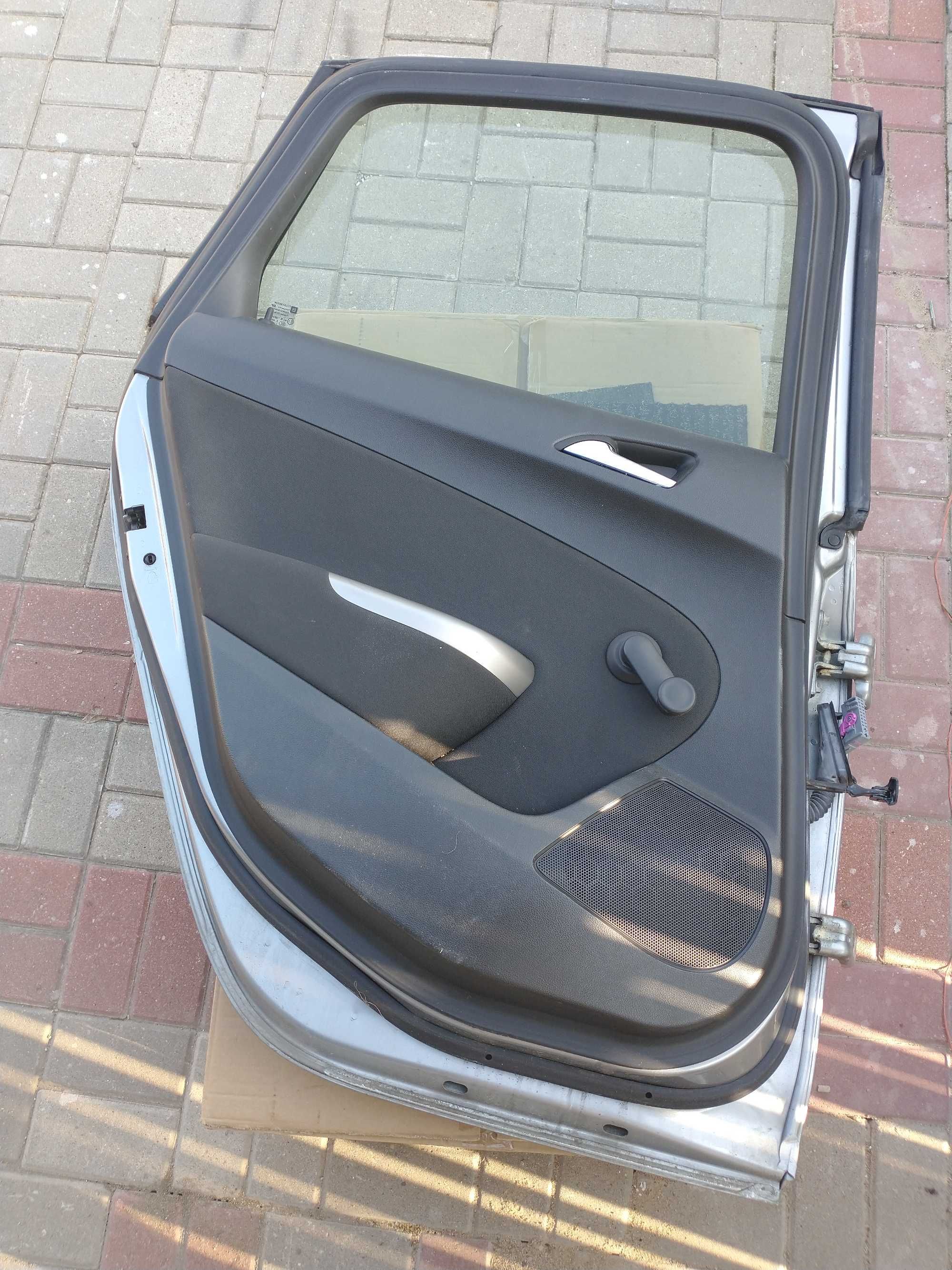 Drzwi lewe tylne Opel Astra J Z179