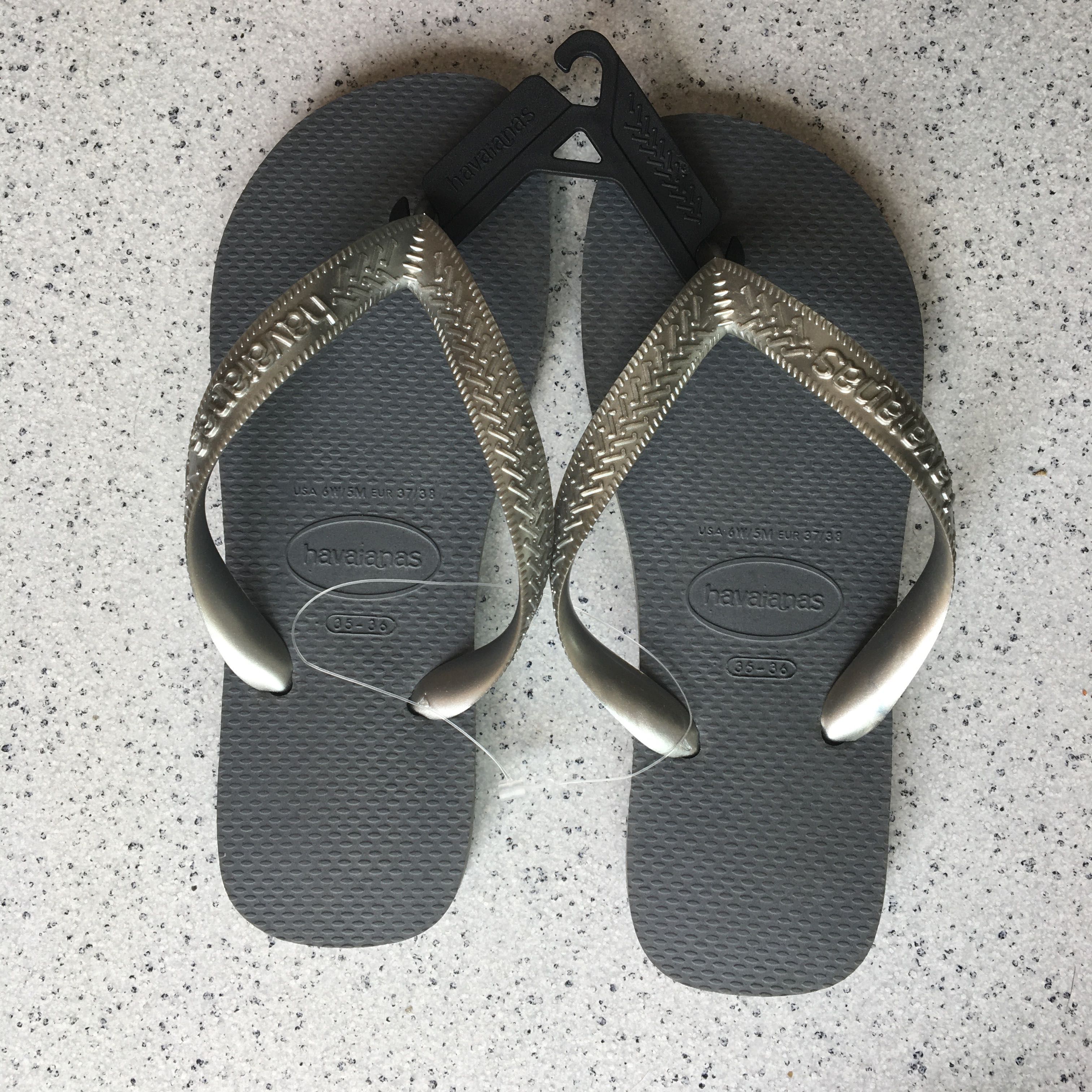 Havaianas, Novas, prateadas, tam.36/37 EUR.