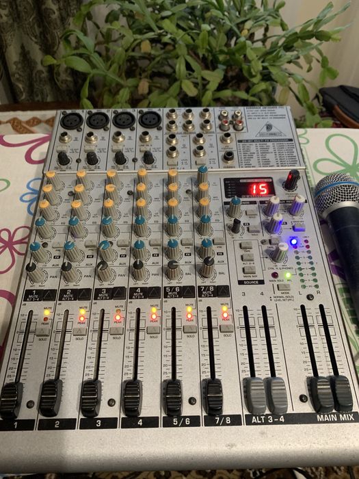 Мікшерний пульт Берінджер з ревером