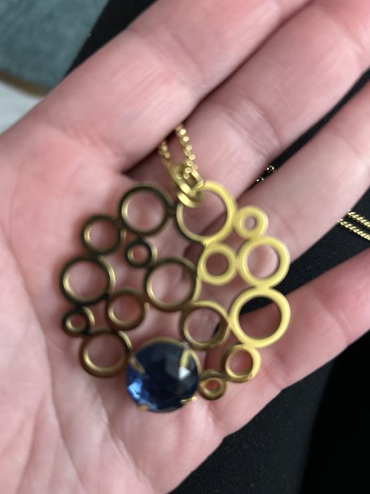 Fio dourado com pedra azul