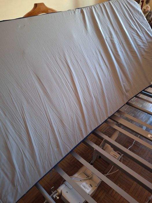 Cama articulada elétrica Invacare