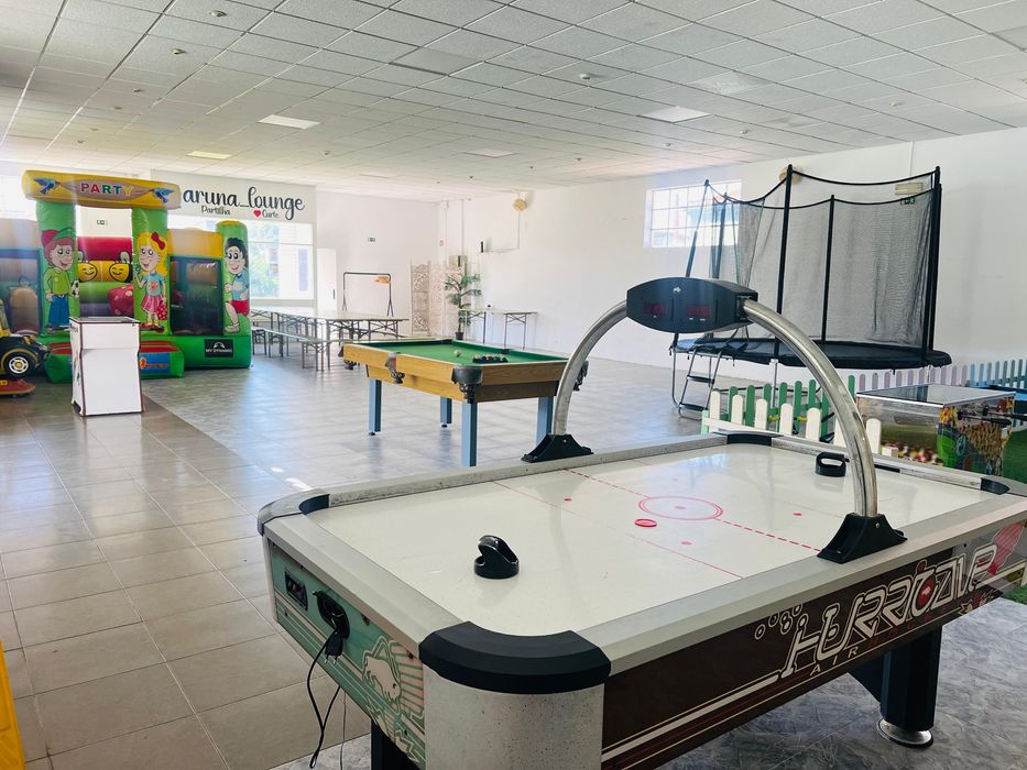 [Ler anuncio]Aluga-se espaço para Festas e Eventos com piscina