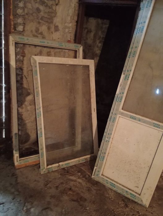 Продам двері і вікно.