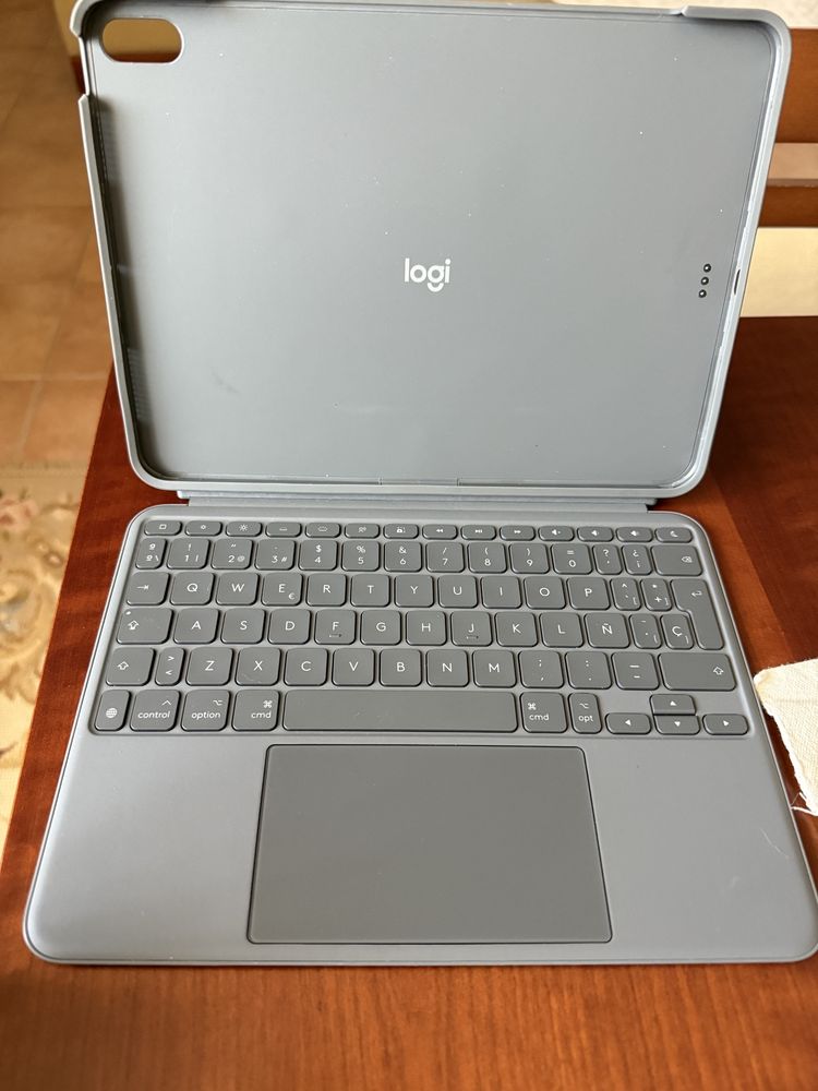Capa com teclado Combo Touch da Logitech para iPad Air de 11 polegadas