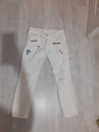 Nowe spodnie jeansowe stradivarius s relaxed fit rozdarcia naszywki