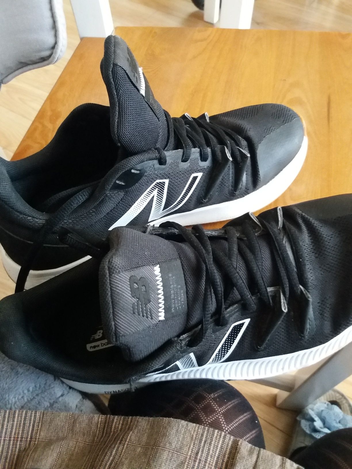 buty sportowe NB czarne siateczkowe 40,5