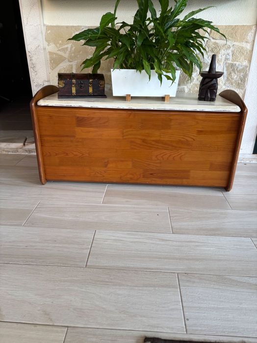 Baú em madeira maciça