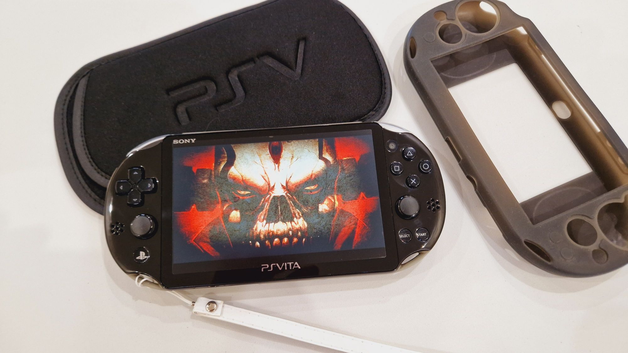 Sony Ps Vita Slim 64гиг с играми 67шт + 2 чехла!